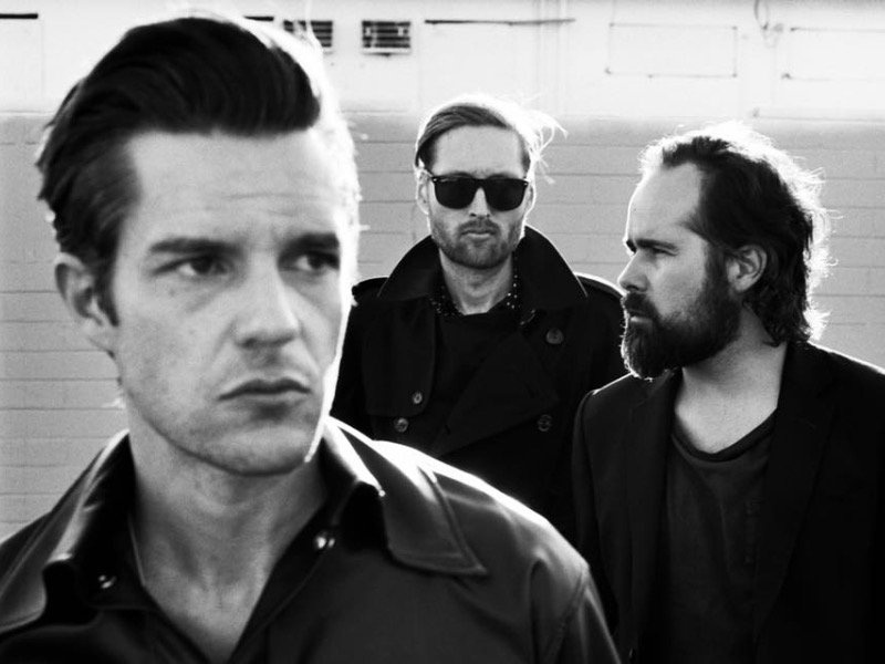 Personel The Killers dalam poster foto monokrom mereka